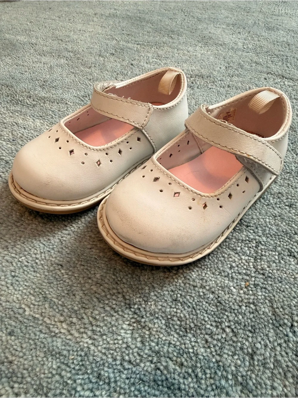 Girls White Mary Jane Dress Shoes with Cutout Detail